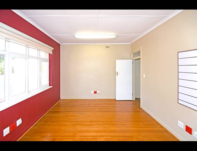 351M² BUSINESS TO LET IN GREENSIDE